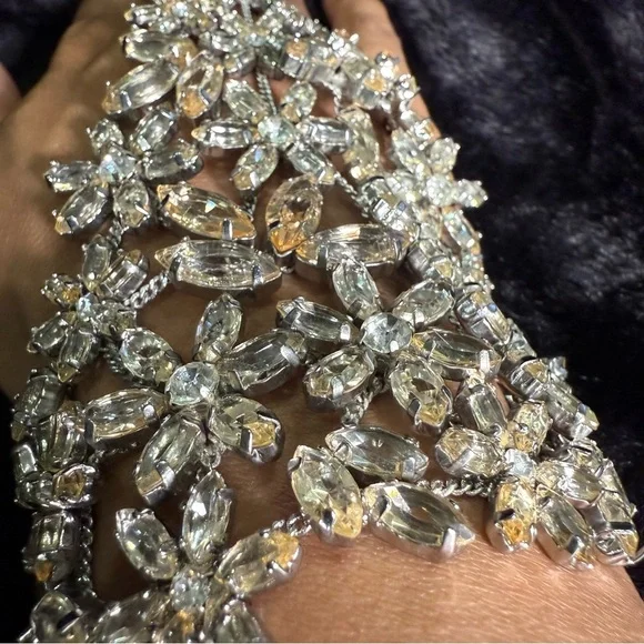 ✨ BCBGMAXAZRIA Crystal Hand Chain Bracelet – Statement Floral Design NWT - Picture 7 of 14